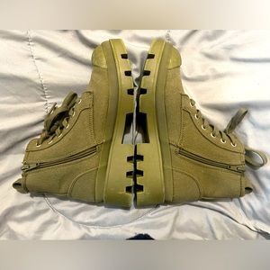 *Gently Worn* Olive Green zip up boots - Women’s 6.5